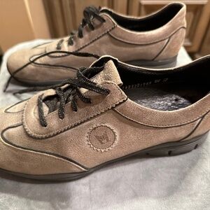 Mephisto Tan Suede Sneaker / Oxford , size 10